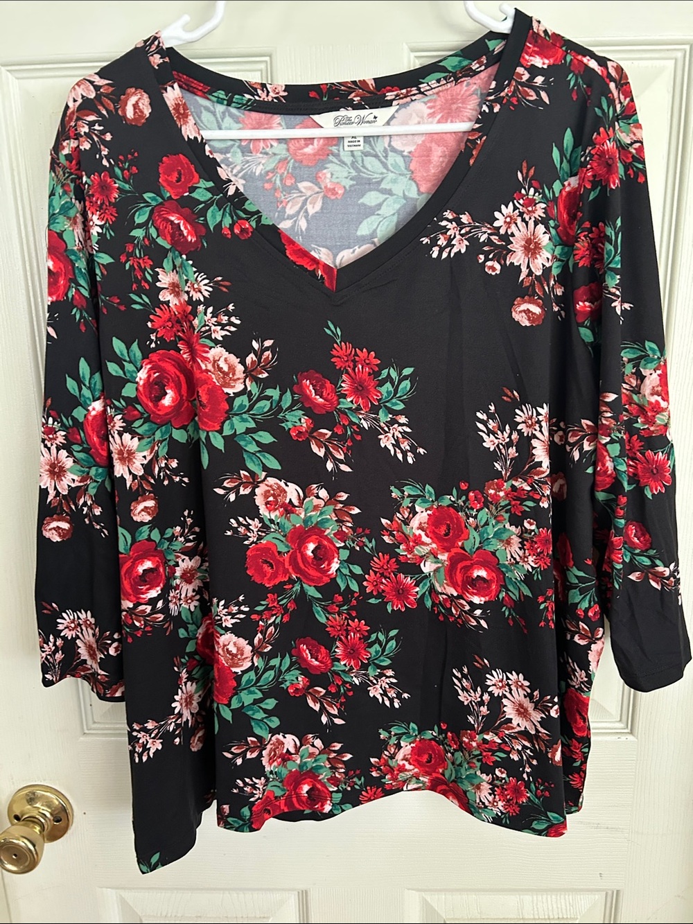 The Pioneer Woman Black V-Neck Long-Sleeve Top with Red Floral Print